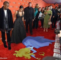 Sleeping Beauty terjatuh, atau mungkin tertidur di depan Kanye West dan Kim Kardashian. Foto: Dok. Instagram/Andhika Muksin