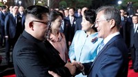 Kim Jong-Un menjadi pemimpin Korut pertama yang menginjakkan kaki di wilayah Korsel sejak Perang Korea berakhir dengan gencatan senjata pada 65 tahun silam. (Foto: Reuters)