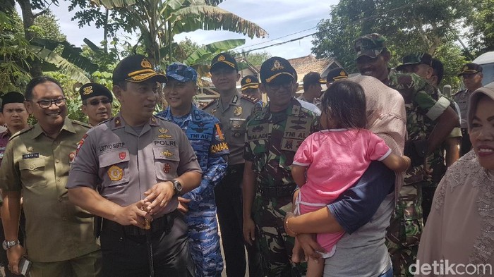 Warga Curhat ke Kapolda Banten, Minta Tetap Ada Taruna di Desa