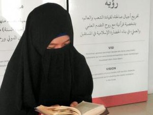Perjuangan Inayah Tiap Malam Lewati Kuburan Demi Hafal Al Quran