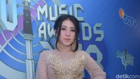 Bagaimana lihat foto Via Vallen siang-siang gini bikin segar mata bukan?  Foto: Noel/ detikHOT