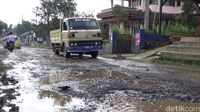 Jalan Menuju Lokasi Venue MTB Asian Games di Subang Rusak Parah