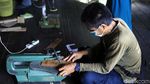 Melihat Pembuatan Kerajinan Dari Limbah Kayu