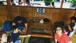Liburan ke Malang, Asyiknya Makan Lesehan Sambil Main Ikan di Sini