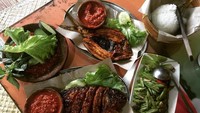Gimana nih kalau makan siang dengan menu lengkap seperti ini? Dijamin kenyang! Foto: Instagram @devikadavina