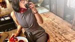 Begini Gaya Modis Gaby Bakrie, Menantu Achmad Bakrie Saat Menikmati Kopi Favoritnya