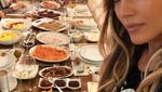 Mengintip Gaya Makan Diva Dunia yang Sexy, Jennifer Lopez