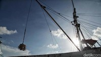 Selain itu terdapat proyek smelter, petrokimia, pembangkit listrik, MRT di Jakarta, kereta api, dan perkembangan pelabuhan dan bandara.