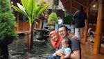 Liburan ke Malang, Asyiknya Makan Lesehan Sambil Main Ikan di Sini