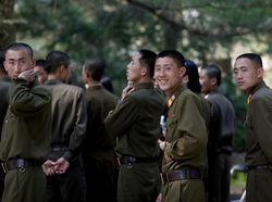 Potret Senyuman Menawan Warga Korea Utara