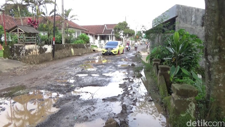 Jalan Menuju Lokasi Venue MTB Asian Games di Subang Rusak Parah Jalan Menuju Lokasi Venue MTB Asian Games di Subang Rusak Parah