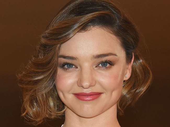 Punya brand kecantikan organik bernama Kora Organics, tak heran kalau Miranda Kerr punya kulit mulus dan selalu segar. Selain karena memang mewarisi gen yang bagus, ia selalu memakai produk berlabel organik. Foto: Getty Images