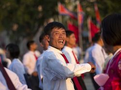 Potret Senyuman Menawan Warga Korea Utara