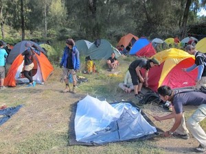 Raup Omzet Jutaan dari Bisnis Penyewaan Alat Mendaki Gunung