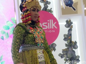 Peserta Sunsilk Hijab Hunt 2018 Nari Bawa Bambu Untuk Kenang Sejarah