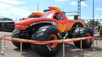 Dengan badan yang bongsor serta desain unik membuat El Toro Loco menjadi pusat perhatian pengunjung. Foto: Dina Rayanti