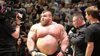 Tertarik untuk mengalahkan rekor yang dipegang oleh Eddie Hall? (Foto: Instagram/eddiehallwsm)