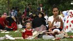 Waduh Sampah Berserakan di Monas