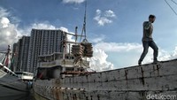 Pulau Jawa dan Sumatera tercatat sebagai konsumen semen terbesar di dalam negeri dan mencatat pertumbuhan konsumsi terbesar pada 2017. Pertumbuhan permintaan di Jawa, mencapai 12,3 persen dan Sumatera 4,9 persen. Sementara itu, pertumbuhan permintaan semen di Indonesia bagian timur masih stagnan.