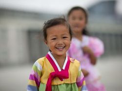 Potret Senyuman Menawan Warga Korea Utara