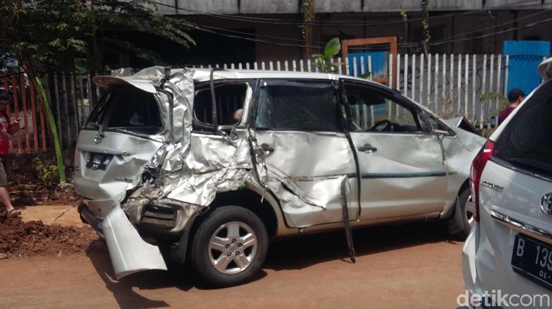 kecelakaan mobil Foto: Dwi Andayani/detikcom kecelakaan mobil Foto: Dwi Andayani/detikcom