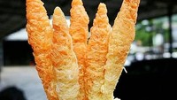 Meski terbuat dari bahan yang sederhana tapi rasanya memang nggak pernah bohong ya. Camilan sepanjang masa yang tak kalah dengan makanan kekinian. Foto: Instagram