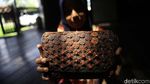 Melihat Pembuatan Kerajinan Dari Limbah Kayu