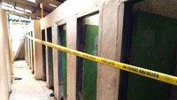 Ada 12 pintu MCK di lokasi ini. Warga mengatakan lokasi ledakan di pintu ketiga. (Foto: Yuni Ayu Amida/detikcom)