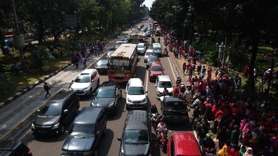 Lalin Jalan Merdeka Barat yang Masih Padat