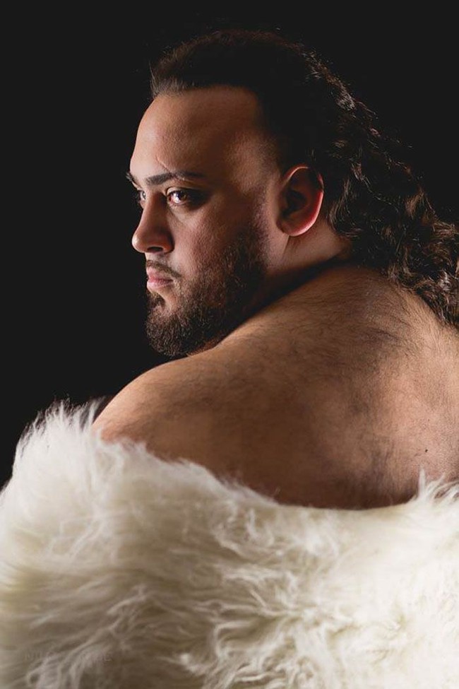 Aku sangat senang. Aku memotret banyak sekali foto kehamilan dengan wanita dan juga foto pernikahan. Jadi ketika aku menjadi sisi yang lain itu sangat konyol. Teman-temanku membuatnya sangat menyenangkan, dan banyak tertawa, lanjutnya. Foto: Dok. Unilad