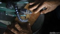 Gantungan kunci ini dibuat secara baik dan detail.