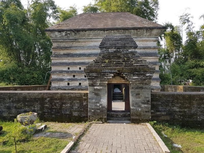 makam muslim tertua di Indonesia Fatimah binti Maimun