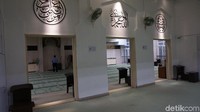 Selain itu, islamic centre itu juga menjadi pusat kegiatan umat muslim yang ada di Hong Kong. Kegiatan madrasah untuk anak-anak turut pula dilaksanakan di gedung tersebut. (Kanavino/detikTravel)