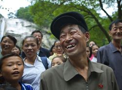 Potret Senyuman Menawan Warga Korea Utara