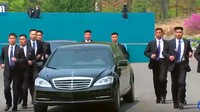Kemanapun presiden pergi pastinya mendapat pengawalan super ketat. Foto: Screenshot Youtube Daily Mail