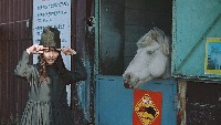 Erika memulai kariernya di dunia hiburan usai bekerja part time di sebuah peternakan bernama Mother Farm dan ditemui oleh seorang agensi pencari bakat. Dok. Instagram/@erika_karata