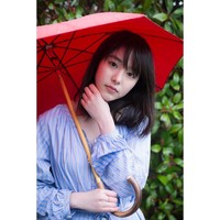 Suatu hari seorang agen pencari bakat berkunjung ke peternakan tempat Erika bekerja, dan langsung melihat potensi model dalam diri wanita berusia 20 tahun ini. Foto: Dok. Instagram/@erika_karata