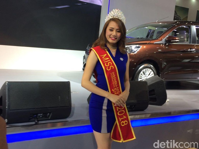 Novita yang jadi Miss Motor Show 2018. Foto: Khairul Imam Ghozali Novita yang jadi Miss Motor Show 2018. Foto: Khairul Imam Ghozali