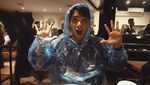 Gaya Keren Ricky Harun Saat Sedang Ngopi dan Dinner Romantis Bersama Istri