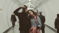 Kemesraan mereka terlihat di setiap sudut kota London, Inggris.  Foto: abiismail/instagram