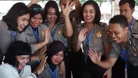Ini dilakukan karena Nova harus menjalani ujian seleksi sebagai polisi Perserikatan Bangsa-bangsa (PBB) meski di hari H pernikahannya. (Foto: Dok. Istimewa)