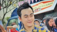 Di acara Makan Bersama, Trans 7 Steby pun selalu bergaya kece. Foto: Instagram @standbysteby