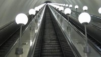 Eskalator Terpanjang di Eropa. Eskalator ini berada di Moskow Rusia. Eskalator tersebut menjorok ke dalam tanah dengan ketinggian 84 meter. Istimewa/oddee.com