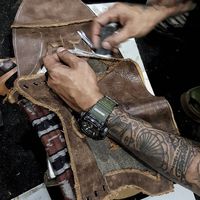 Mantan Pengamen Sukses Bisnis Sepatu Kulit Beromzet Rp 200 juta/bulan