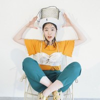 Baru-baru ini sosok dan nama Erika makin populer setelah muncul dalam iklan smartphone LG terbaru. Fans Jepang dan Korea tersihir dengan kecantikannya yang bak seorang idol K-pop. Foto: Dok. Instagram/@erika_karata