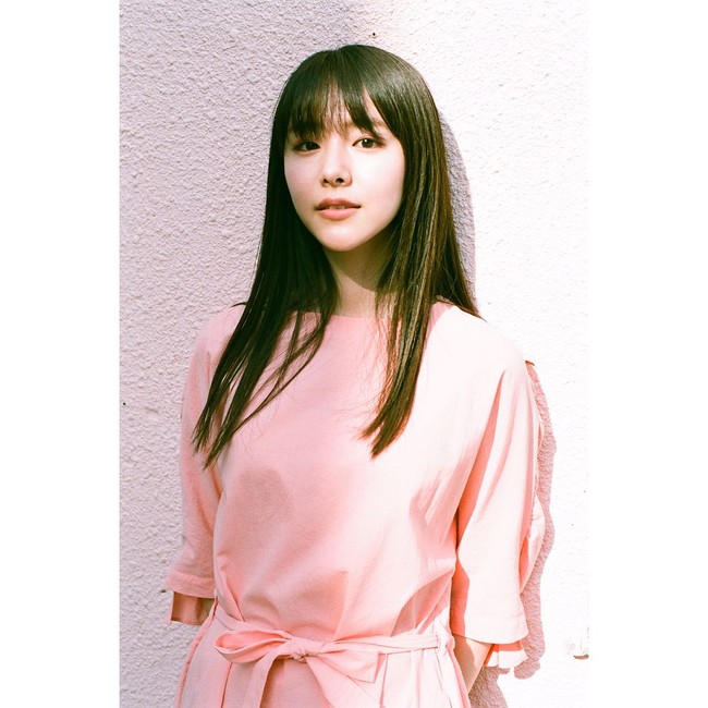 Dewi Fortuna sepertinya terus berpihak pada Erika, dan ia langsung dikontrak manajemen artis BH Entertainment yang menaungi sejumlah aktor dan aktris terkenal seperti Lee Byung Heon, Han Hyo Joo dan Kim Go Eun. Foto: Dok. Instagram/@erika_karata