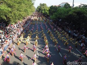 Bikin Takjub! 5.035 Penari Pentaskan Tari Gambyong di Jalanan Solo