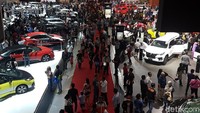Project Director Dyandra Promosindo sebagai penyelenggara IIMS 2018, Hendra Noor Saleh mengatakan terhitung 9 hari pameran IIMS berlangsung, tercatat sebanyak 874 unit motor dan 7.134 unit mobil terjual. Angka itu diraih dari hari pertama IIMS pada 19 April sampai Jumat, 27 April (belum termasuk akhir pekan terakhir). Foto: Rangga Rahadiansyah