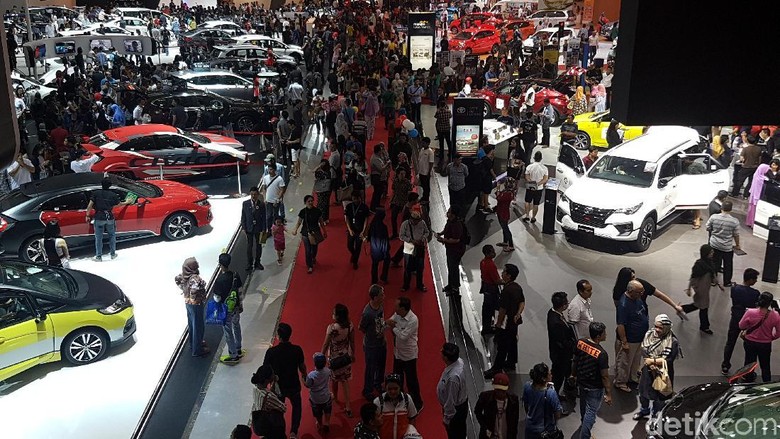 Pameran mobil IIMS (Foto: Rangga Rahadiansyah) Pameran mobil IIMS (Foto: Rangga Rahadiansyah)