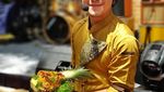 Mengintip Aksi Memasak Chef Ganteng, Steby Rafael